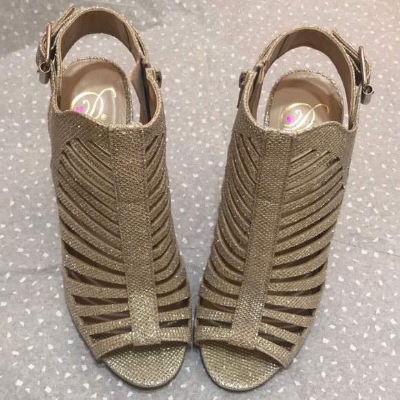 Heart in D Strappy Glitter Open-Toe Heels, Size 6 - Picture 4 of 17